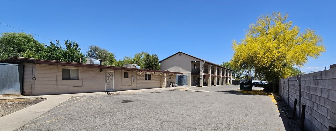 5019 North 22nd Avenue #8 - Photo 2 of 25