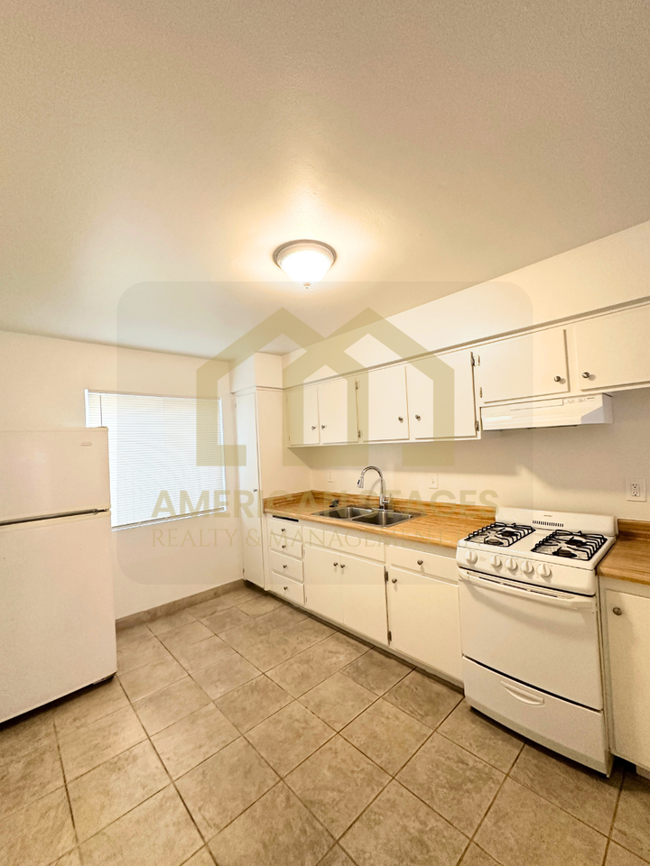 517 North S Street - Photo 5 of 9