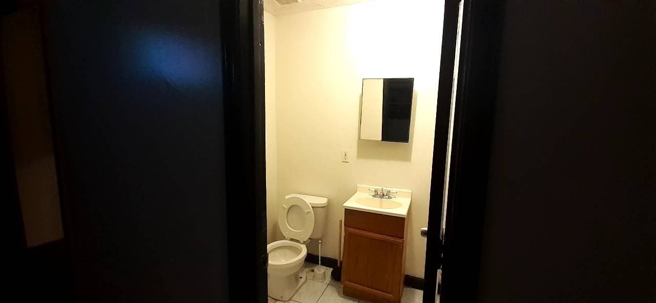 1100 Ira St - Photo 2 of 9