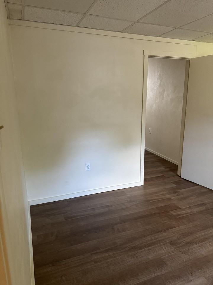 318-320 West Market Street - Photo 2 of 8