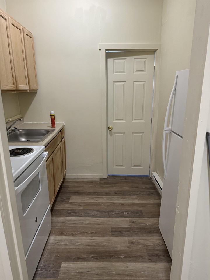 318-320 West Market Street - Photo 3 of 8