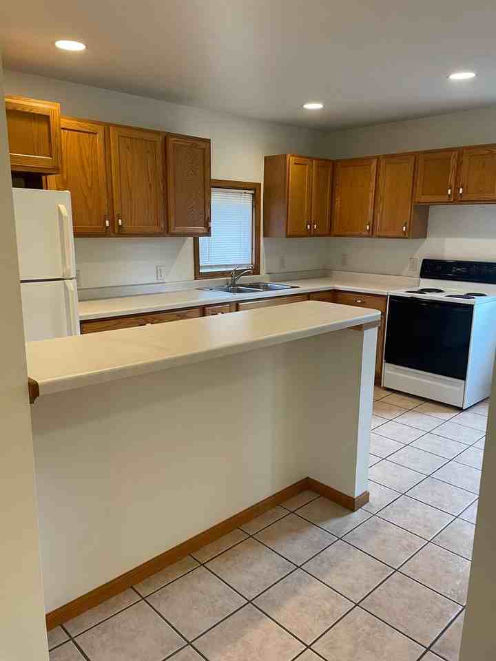 1214 S Dewey St - Photo 2 of 19