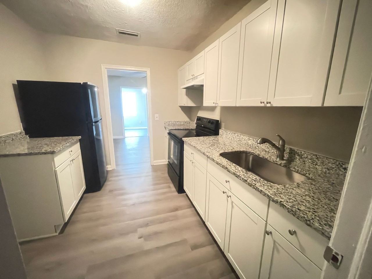 2344 Woodland St - Photo 4 of 11