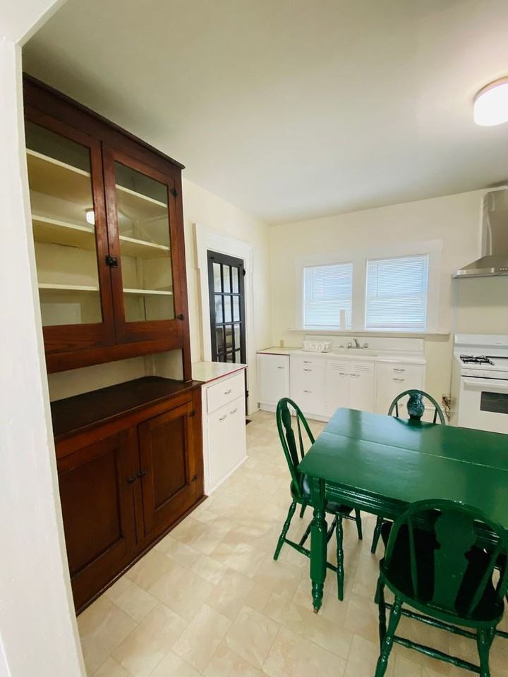 825 Pioneer Ln - Photo 3 of 9