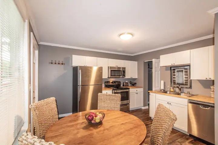 718 Broadway Ave N #3 - Photo 2 of 13