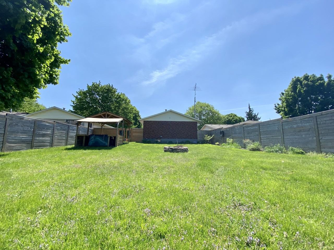 12 Southend Cres - Photo 2 of 14