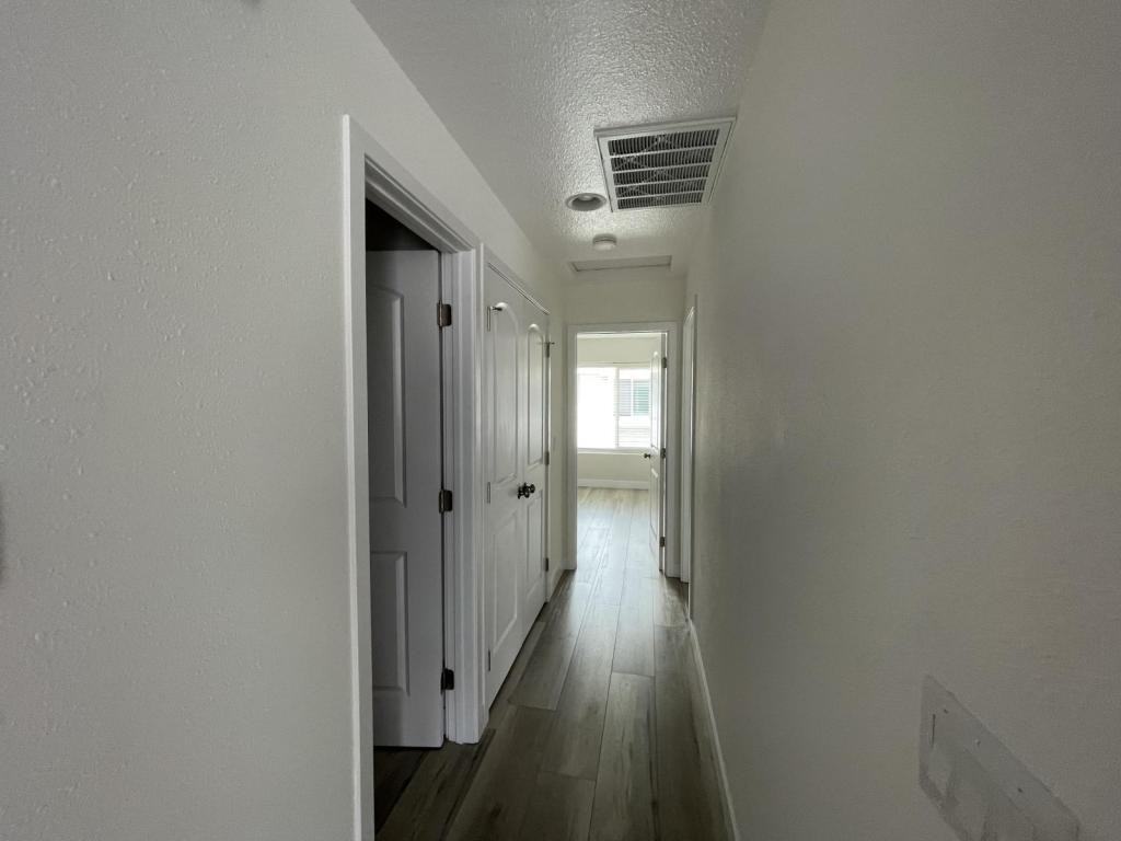 15722 S B St - Photo 3 of 8