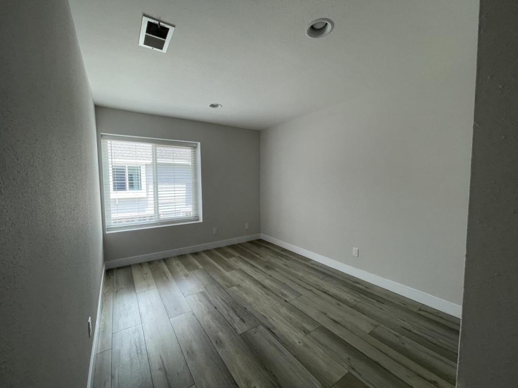 15722 S B St - Photo 5 of 8