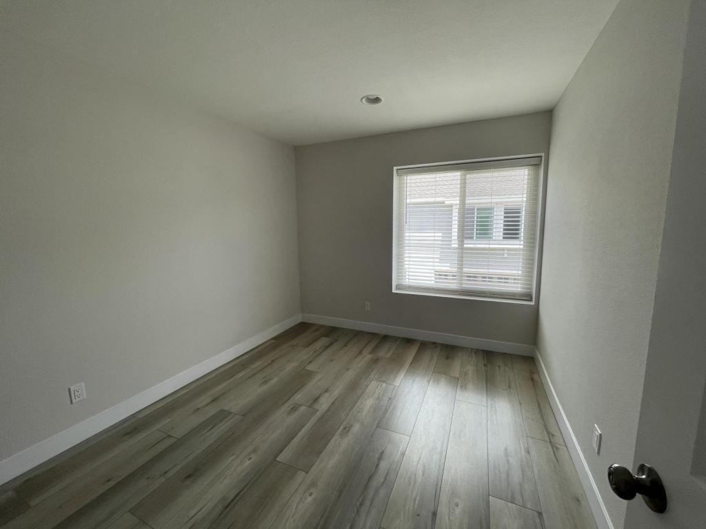 15722 S B St - Photo 6 of 8