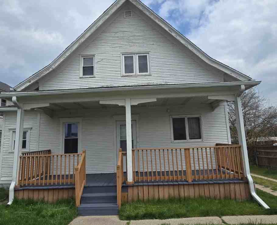 13 Hinman Ave N - Photo 2 of 12