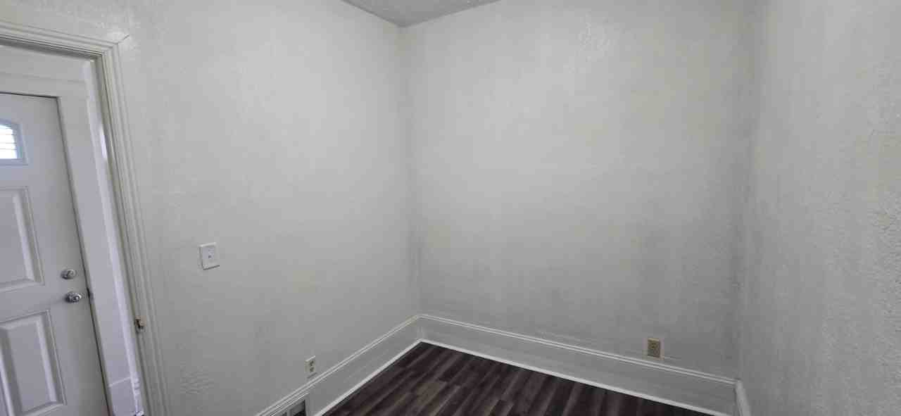 13 Hinman Ave N - Photo 7 of 12