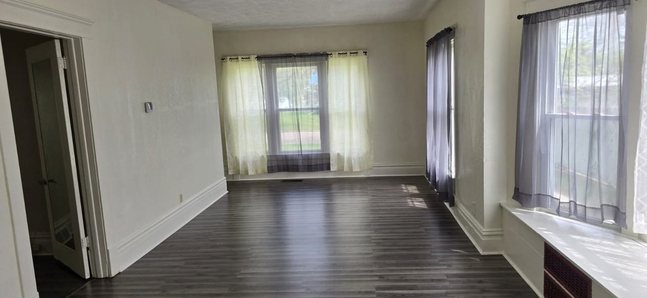 13 Hinman Ave N - Photo 5 of 12