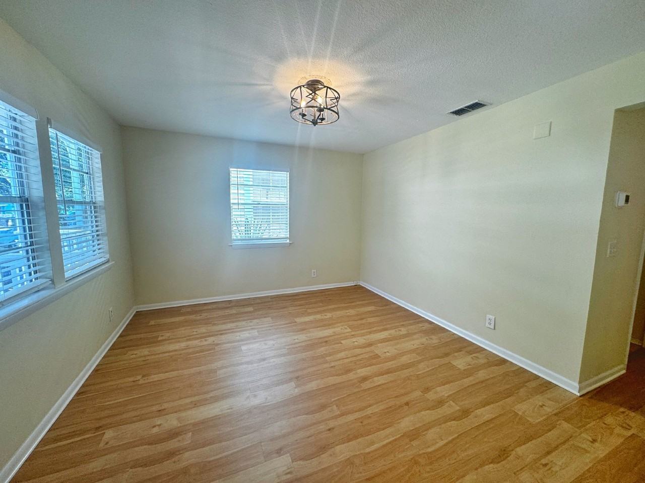 63 Dumas St - Photo 4 of 23