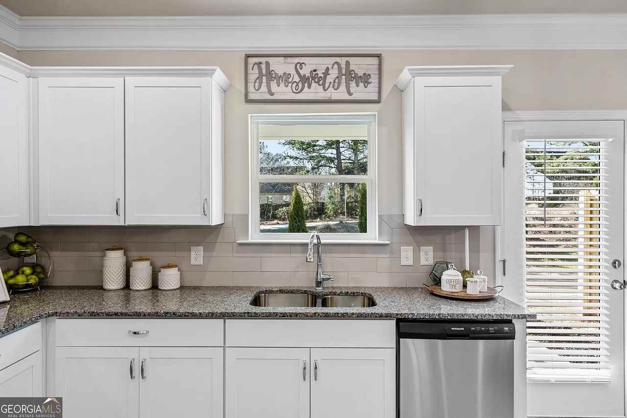 207 Dupont Dr #4 - Photo 6 of 15