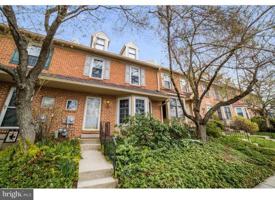 featured image of 427 Oakmont Ct #427