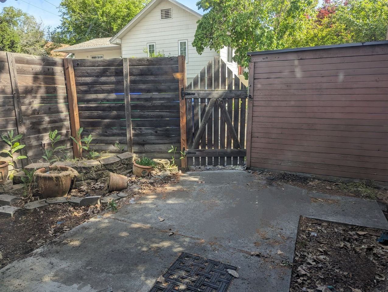 1305 14th St - Photo 3 of 9