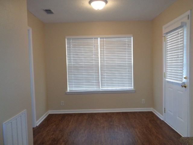 913 Tom Hailey Blvd - Photo 3 of 8