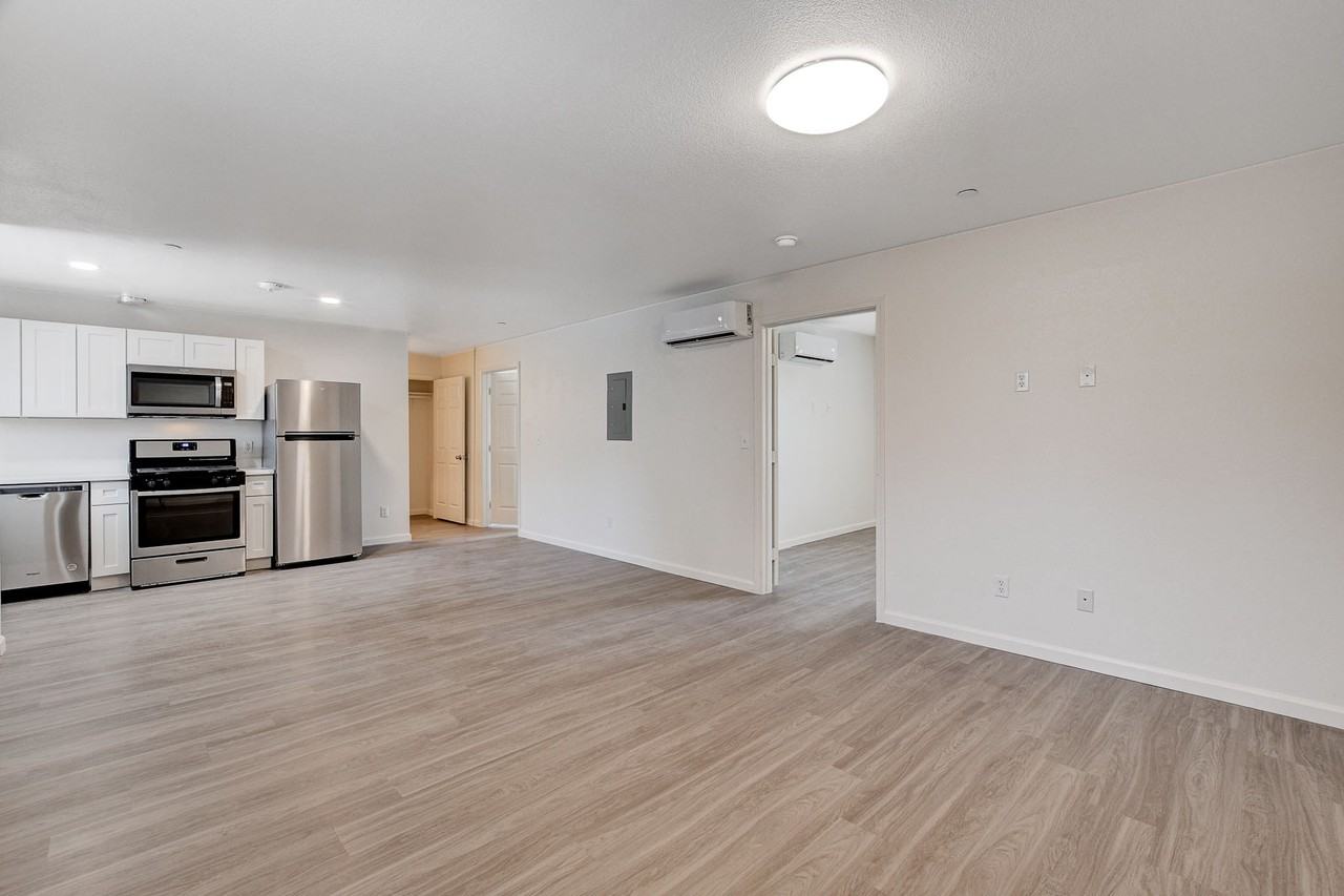 405 S 10th St #7 - Photo 2 of 12