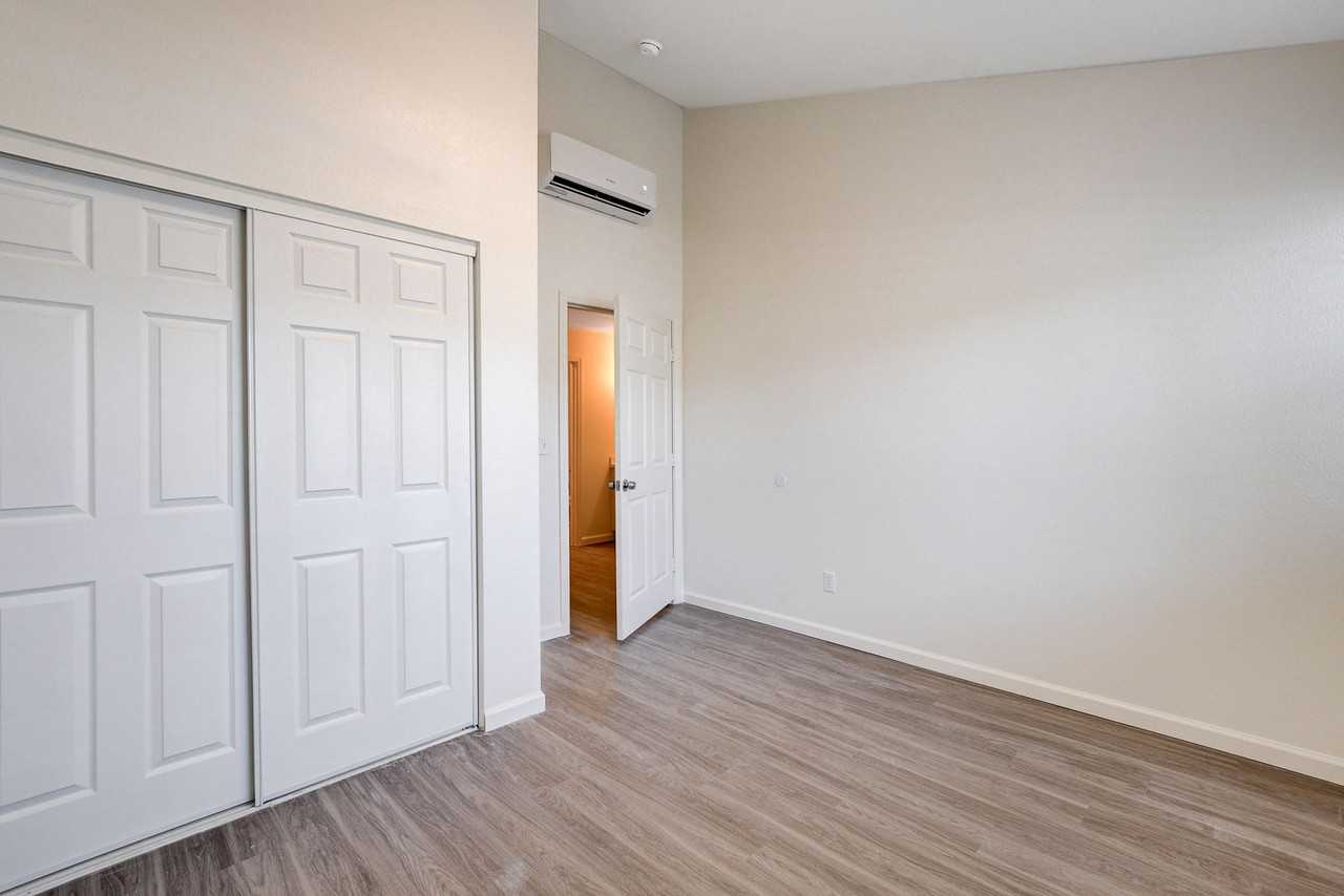 405 S 10th St #7 - Photo 5 of 12