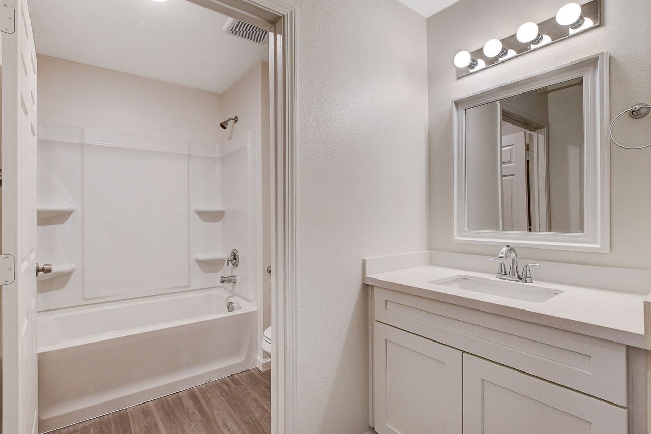 405 S 10th St #7 - Photo 6 of 12