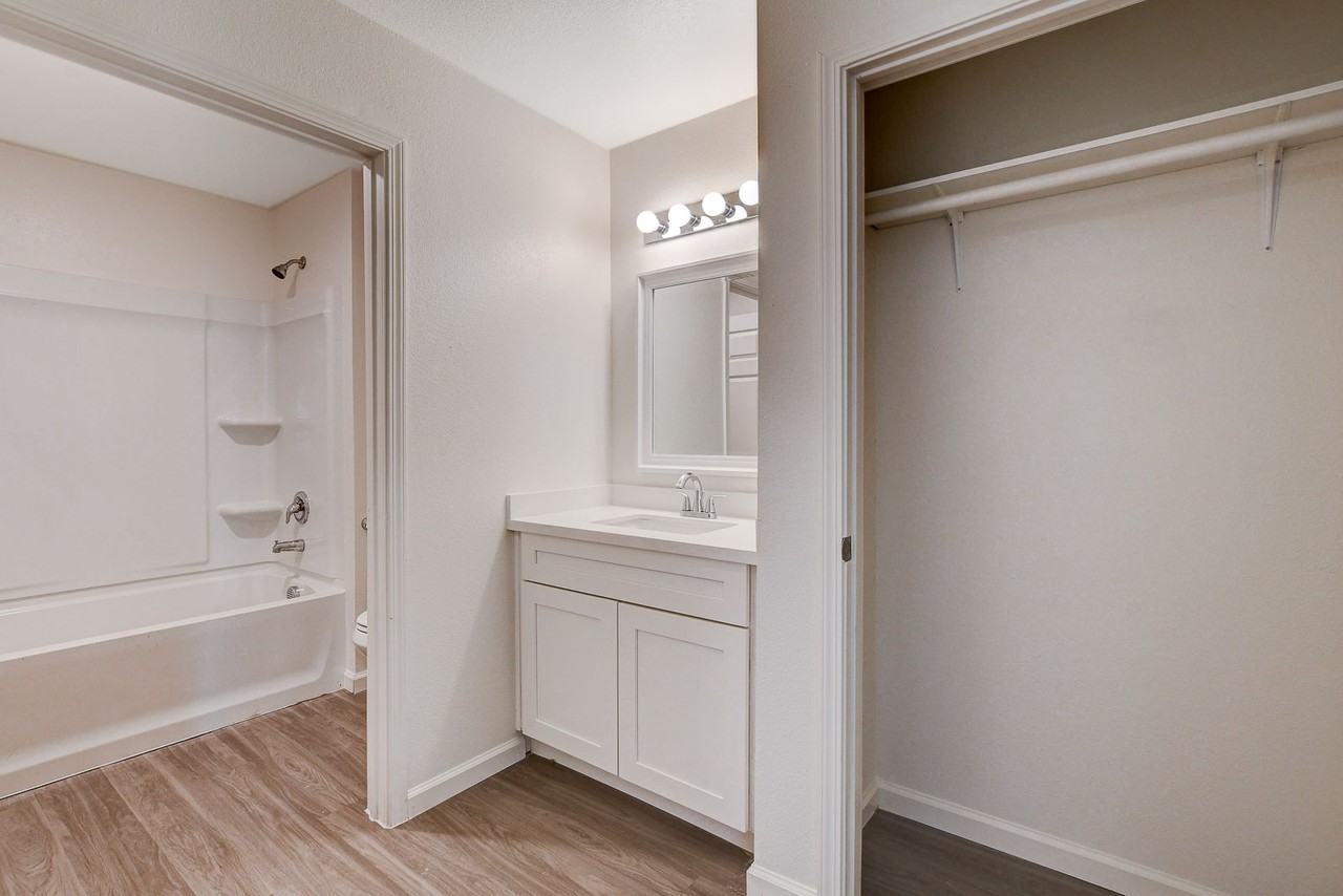 405 S 10th St #7 - Photo 7 of 12