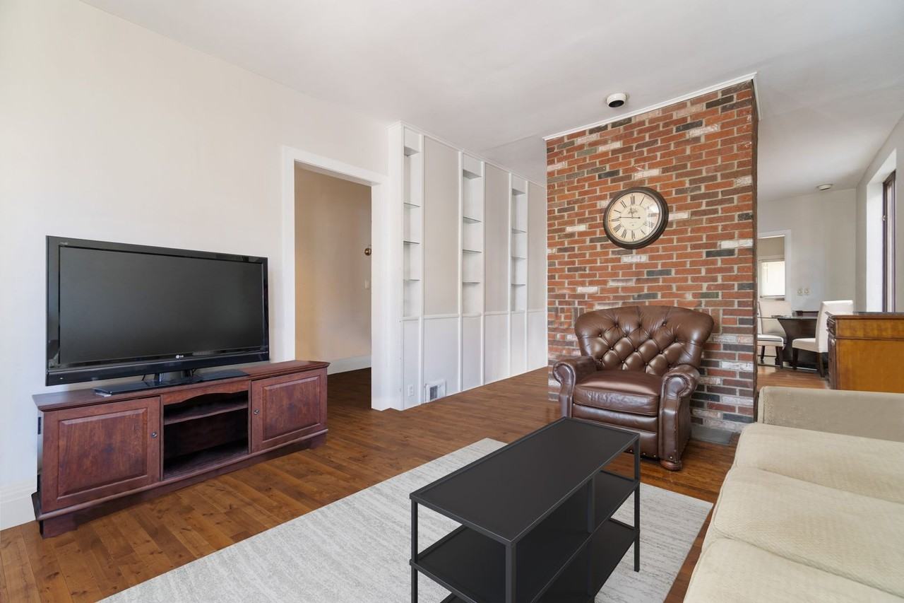 5735 Walnut St - Photo 4 of 21