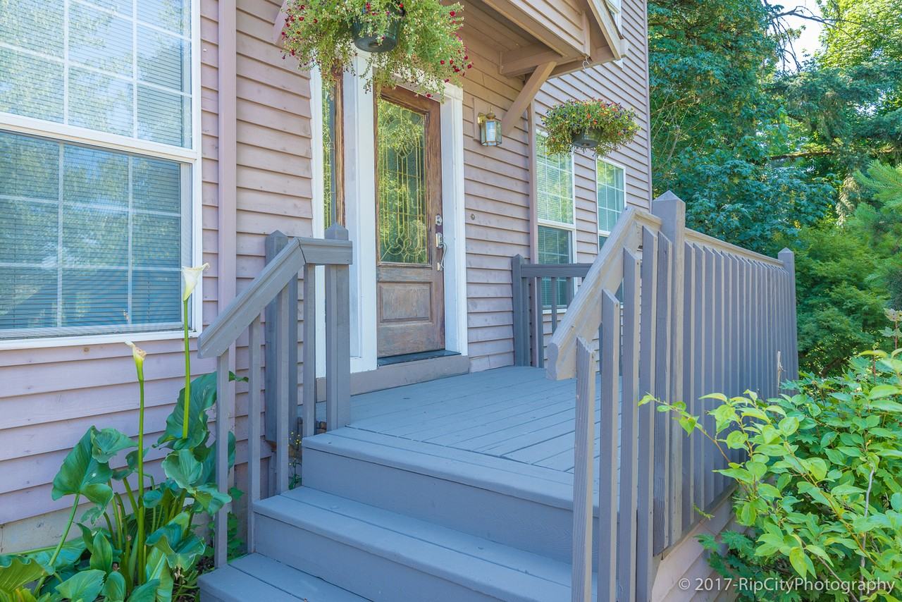 16590 Noble Dr - Photo 3 of 34