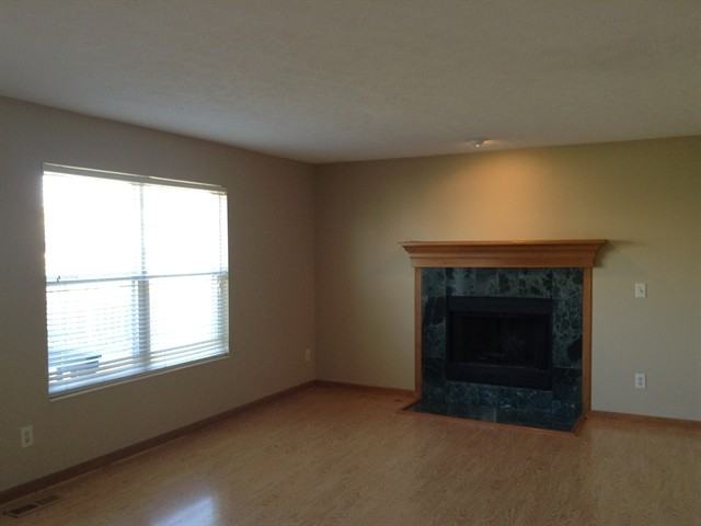350 Spring Mill Dr - Photo 2 of 16