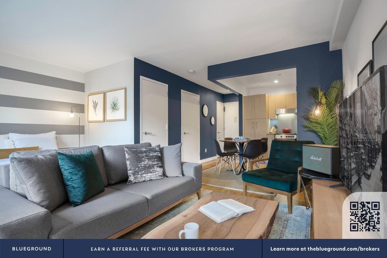 101 West 15th Street - Photo 4 of 50