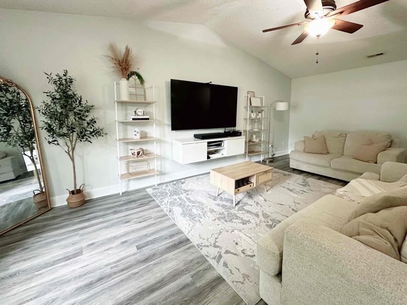 1307 Petrell Dr - Photo 4 of 23