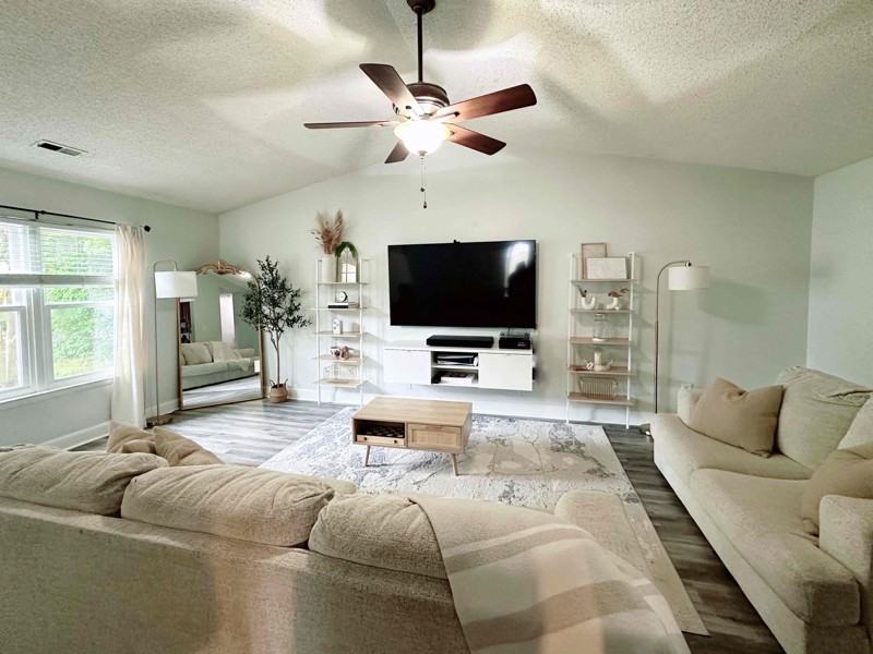 1307 Petrell Dr - Photo 6 of 23