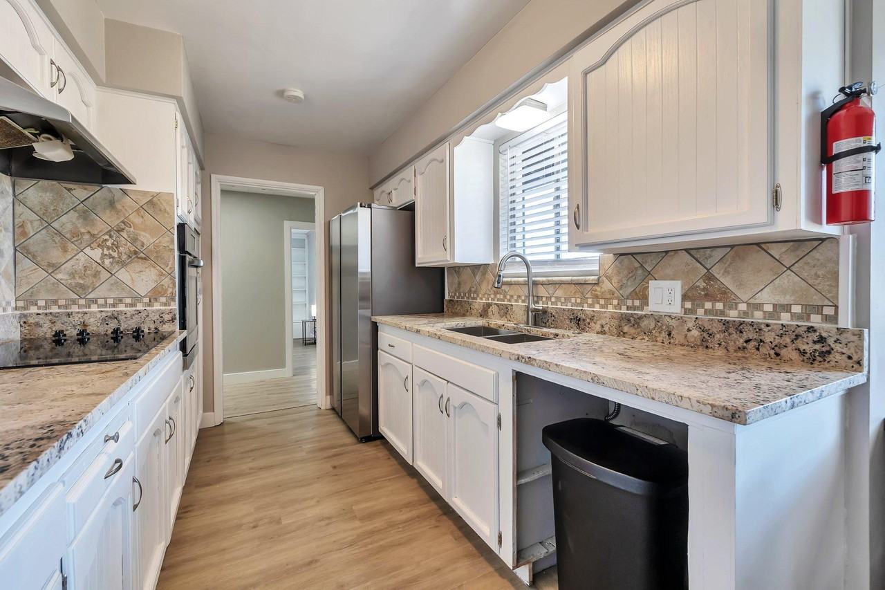 E 8th Pl - Photo 3 of 11