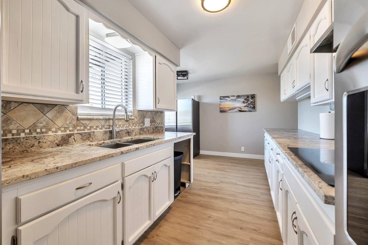 E 8th Pl - Photo 5 of 11