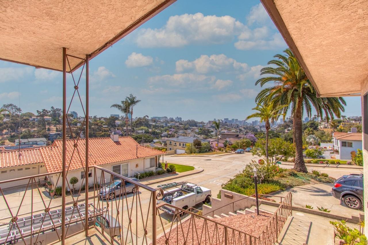 3314 Goldfinch St - Photo 2 of 26