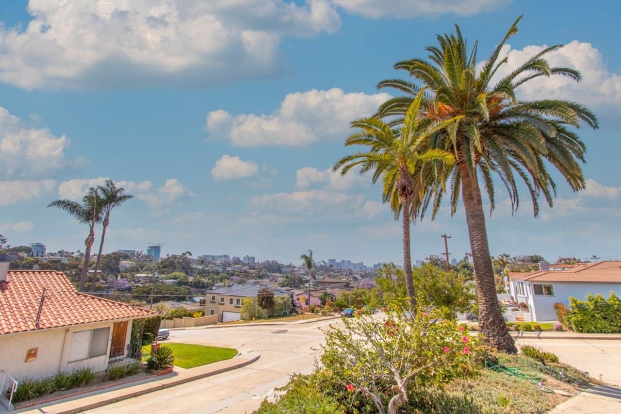 3314 Goldfinch St - Photo 3 of 26