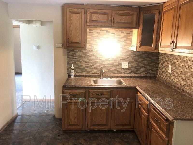 6101 W Congress St - Photo 2 of 4