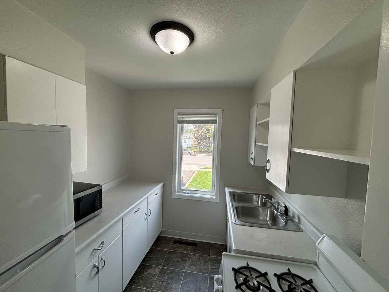 321 W Highland Dr #302 - Photo 2 of 7