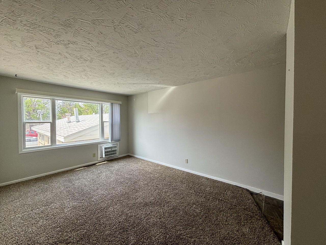 321 W Highland Dr #302 - Photo 3 of 7