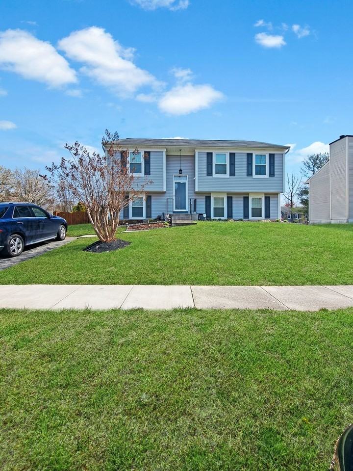 1035 Saint Michaels Dr - Photo 2 of 42
