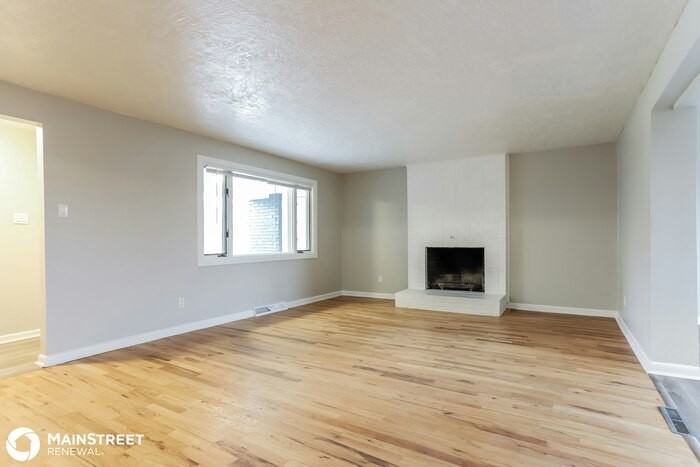 561 Iola St - Photo 2 of 15