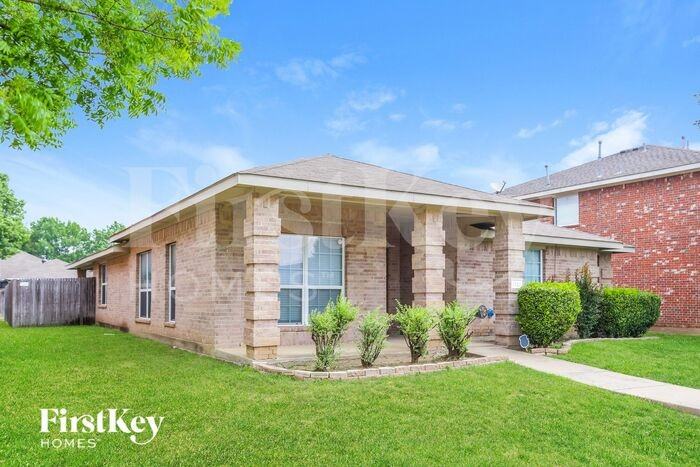 1721 Venus Dr W - Photo 2 of 15