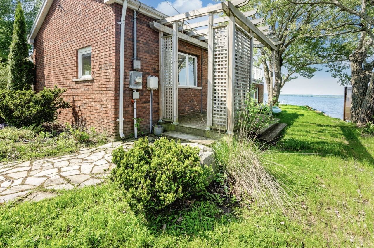 163 Victoria Crescent - Photo 3 of 24