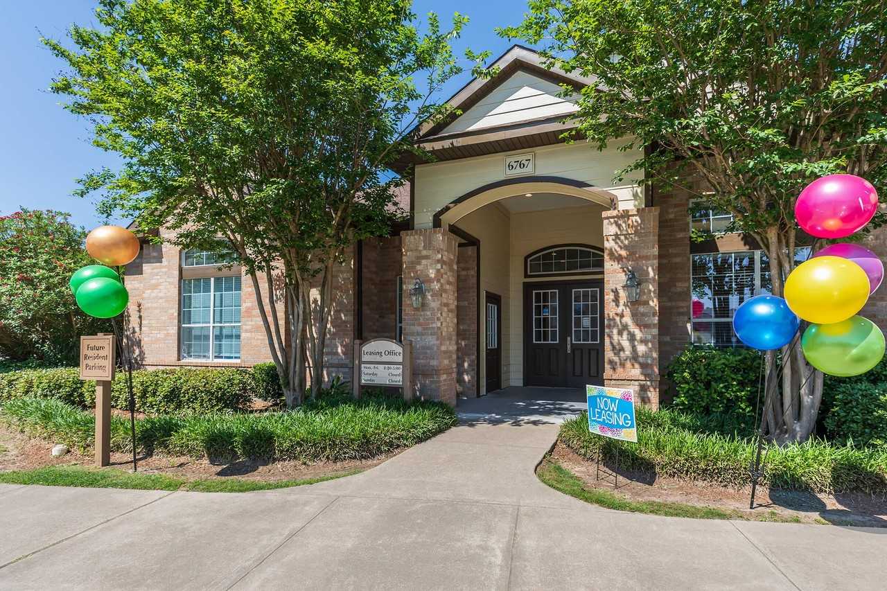 Alcott Village - Photo 4 of 39