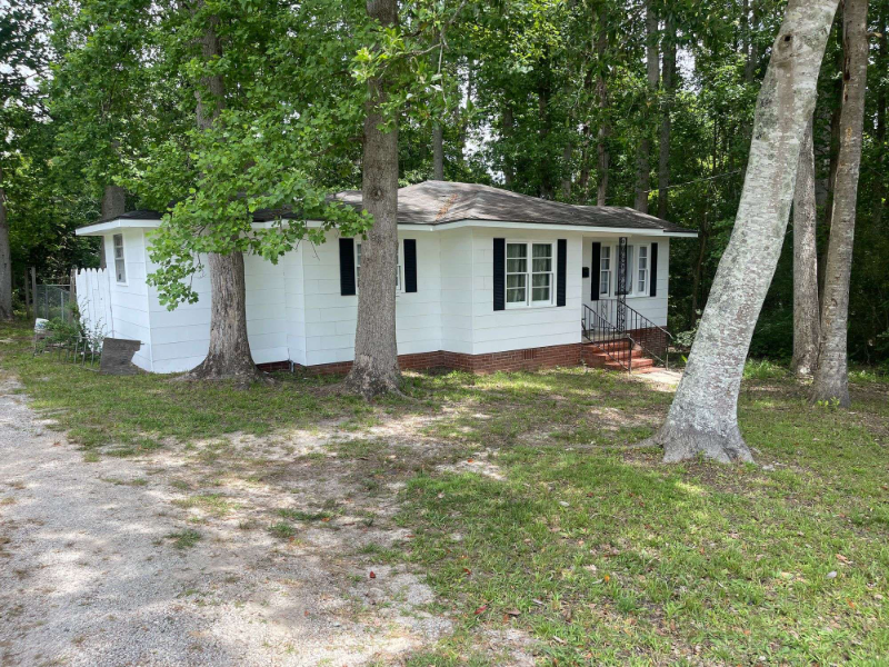 646 N Main St - Photo 3 of 19