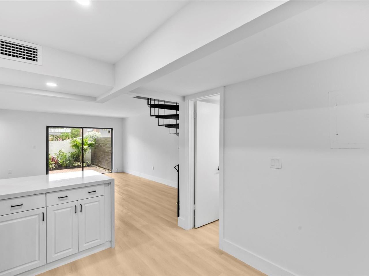 3234 W Trade Ave #I4 - Photo 3 of 17