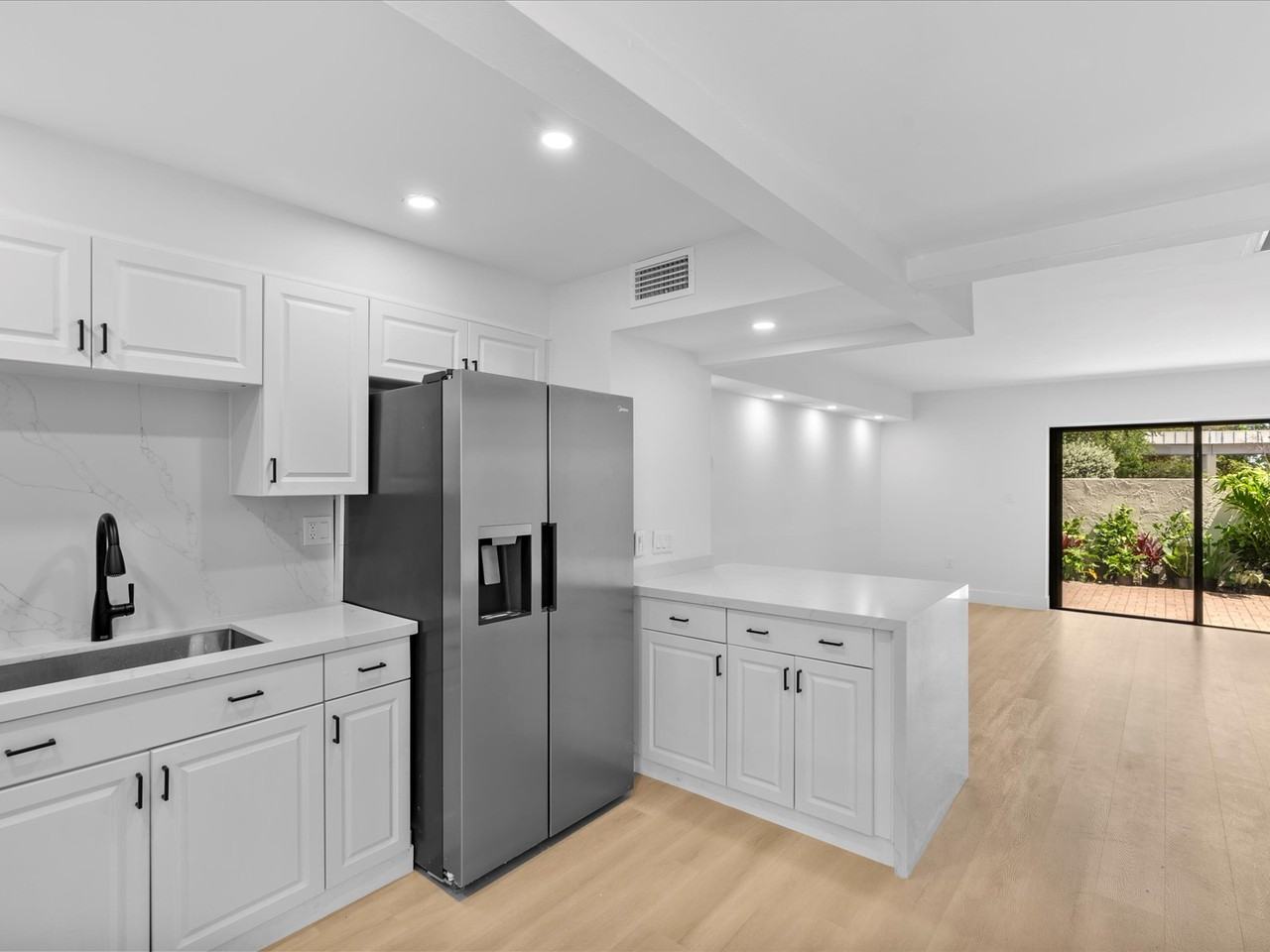 3234 W Trade Ave #I4 - Photo 6 of 17