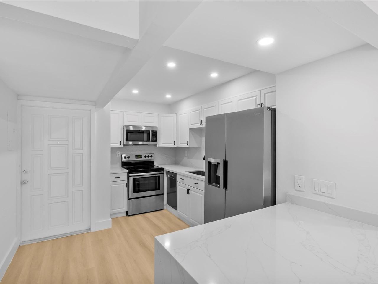 3234 W Trade Ave #I4 - Photo 7 of 17