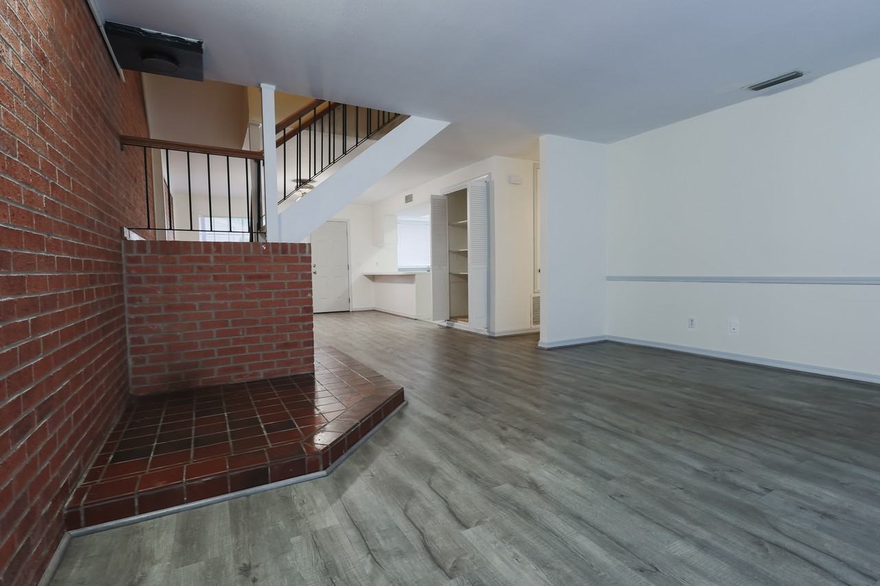 10014 Stratmore Cir #10014 - Photo 4 of 43