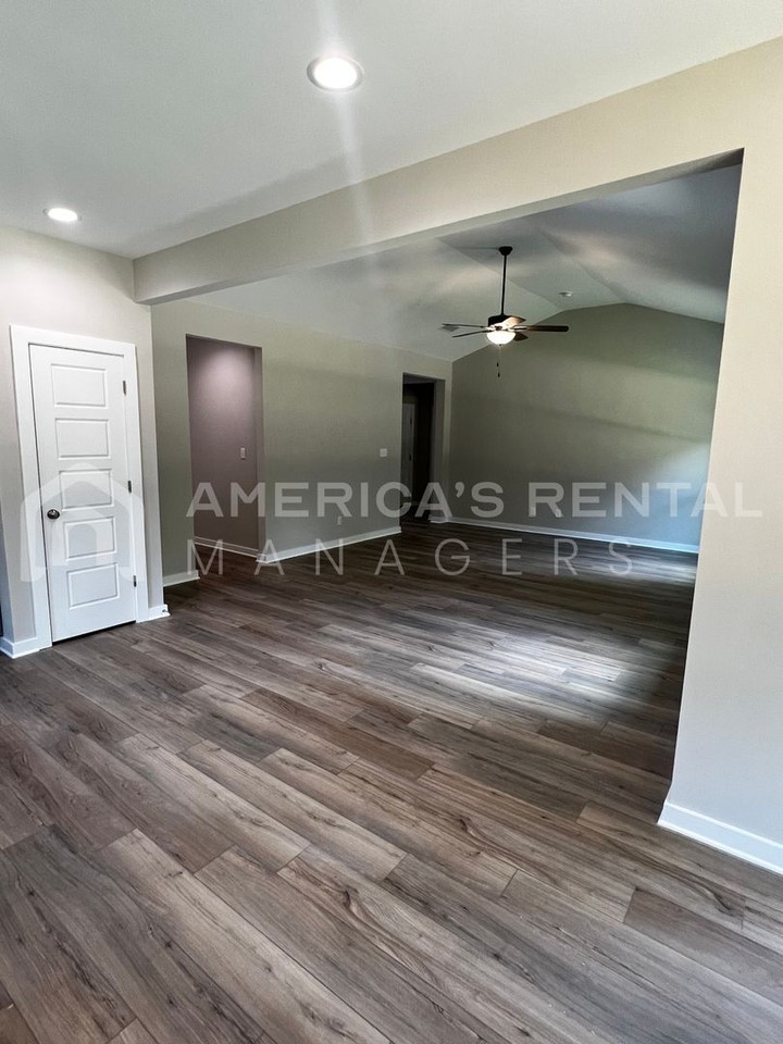 311 Kennesaw Ave - Photo 4 of 24