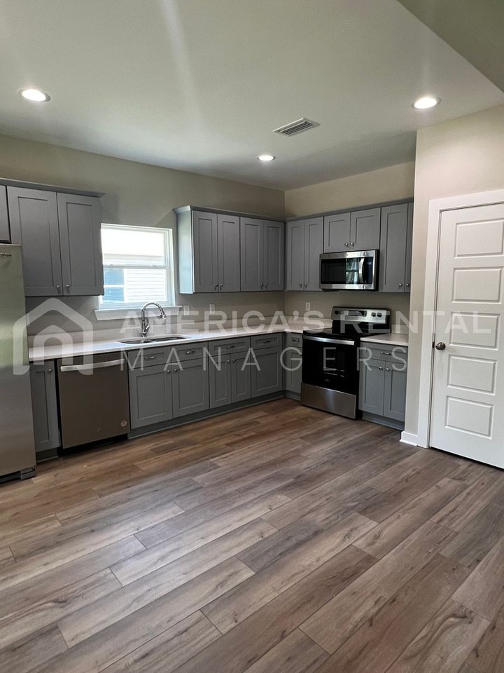 311 Kennesaw Ave - Photo 7 of 24